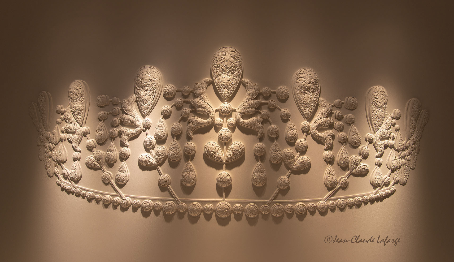 Oeuvre Murale de la Joaillerie Chaumet dans la Boutique de le Samaritaine à Paris Pont Neuf.